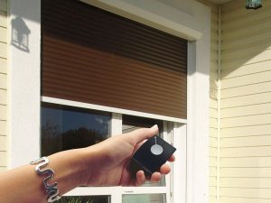 Управление автоматическими жалюзи с электрическим приводом